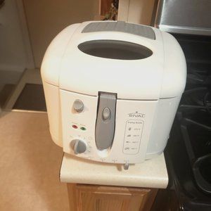 Rival Deep Fryer – Cool Wall (CF151W)